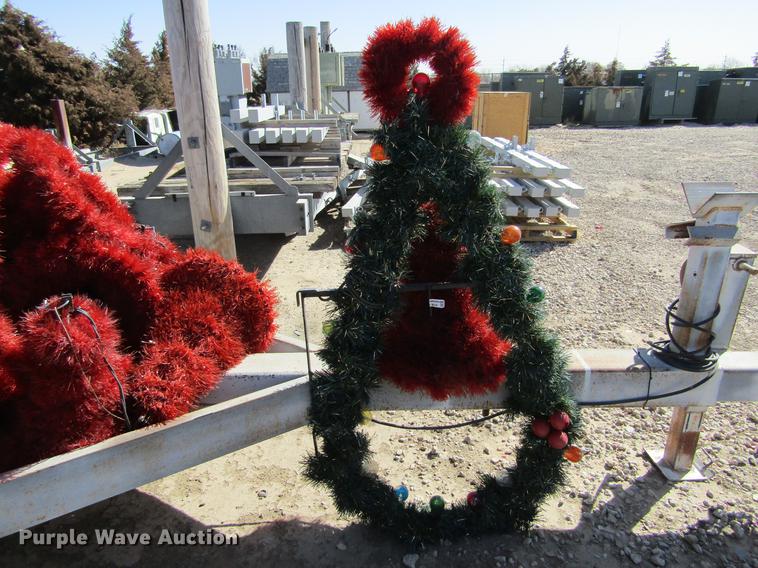 image for item BU9669 Approximately 98 Christmas decorations