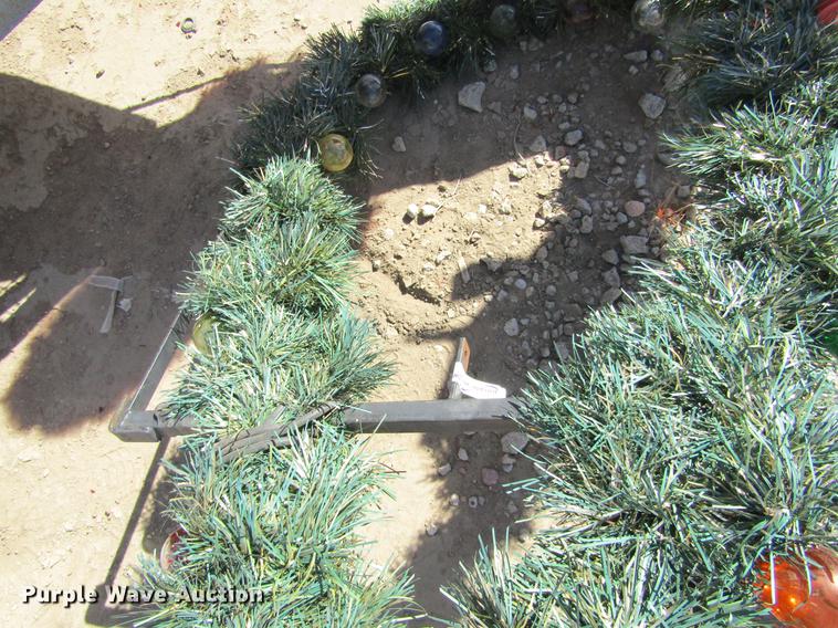 image for item BU9669 Approximately 98 Christmas decorations