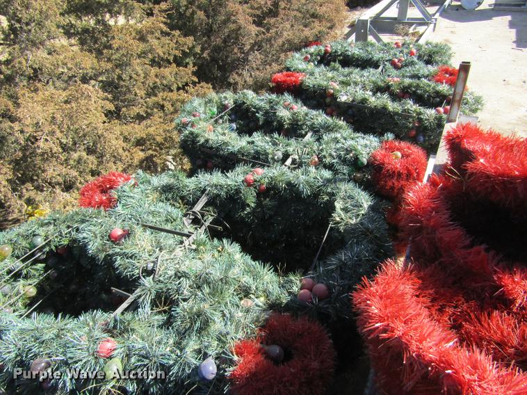 image for item BU9669 Approximately 98 Christmas decorations