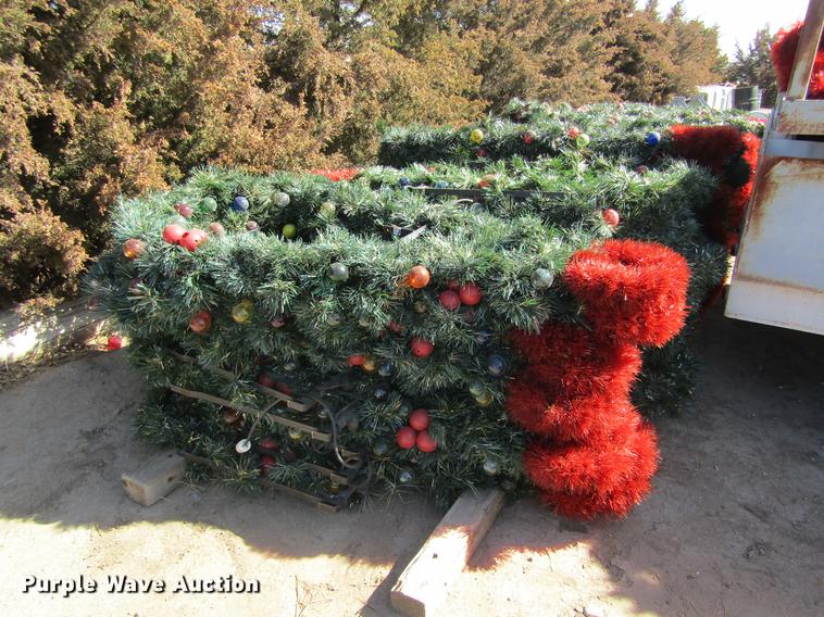 image for item BU9669 Approximately 98 Christmas decorations