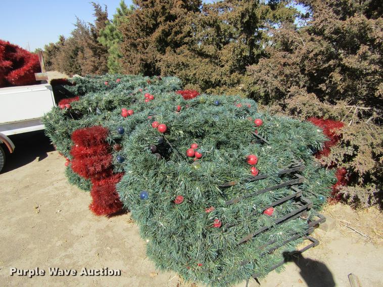 image for item BU9669 Approximately 98 Christmas decorations