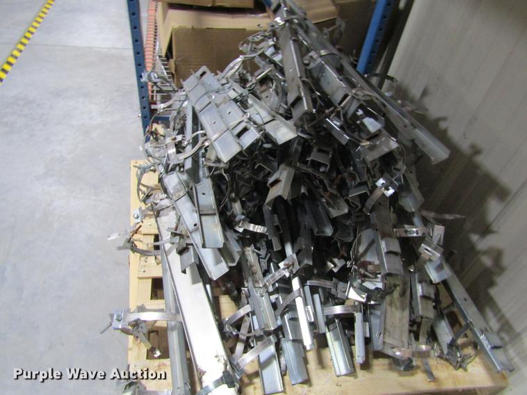 image for item BU9669 Approximately 98 Christmas decorations