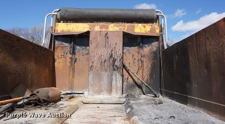 image for item DB0326 2005 International 7300 dump truck