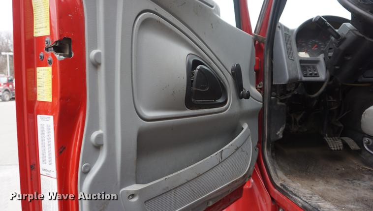 image for item DB0326 2005 International 7300 dump truck