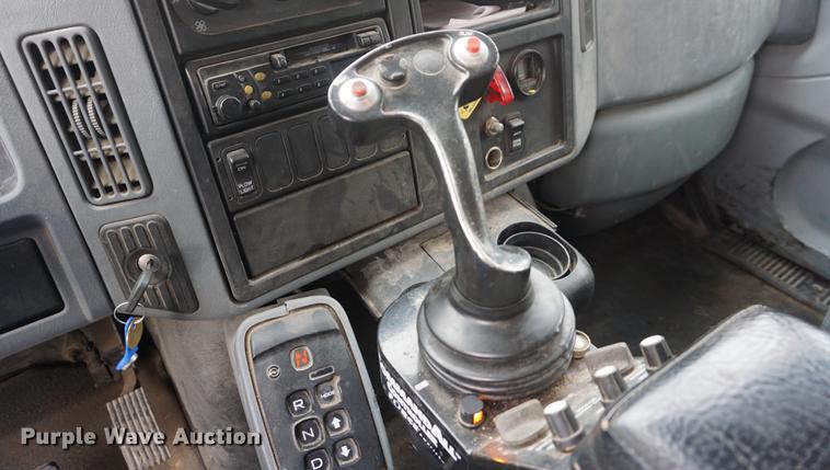 image for item DB0326 2005 International 7300 dump truck