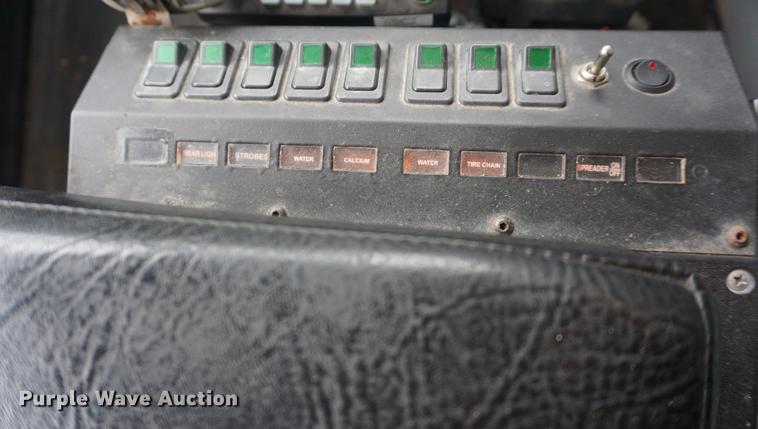 image for item DB0326 2005 International 7300 dump truck