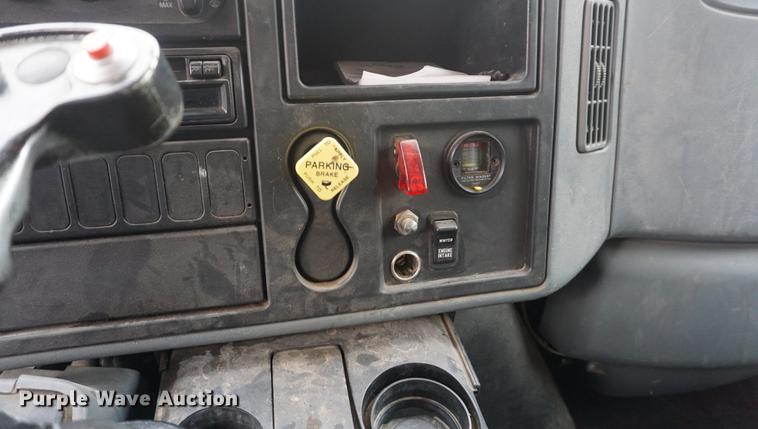 image for item DB0326 2005 International 7300 dump truck