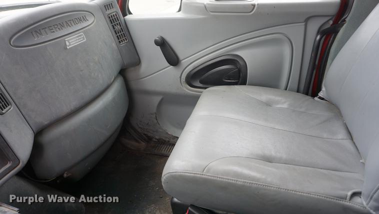 image for item DB0326 2005 International 7300 dump truck