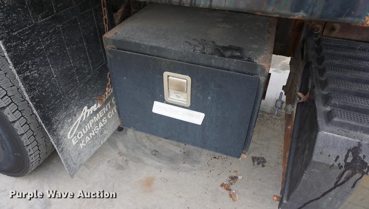 image for item DB0326 2005 International 7300 dump truck