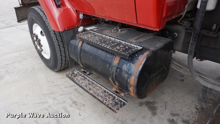 image for item DB0326 2005 International 7300 dump truck