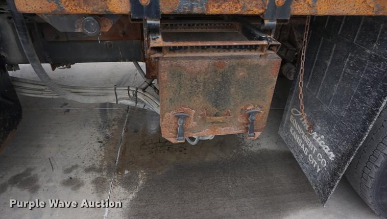 image for item DB0326 2005 International 7300 dump truck