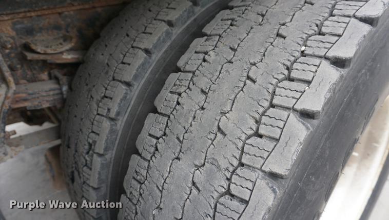 image for item DB0326 2005 International 7300 dump truck