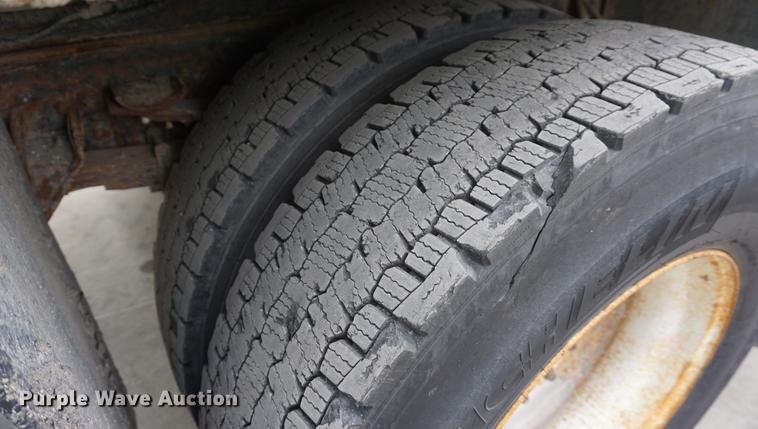 image for item DB0326 2005 International 7300 dump truck