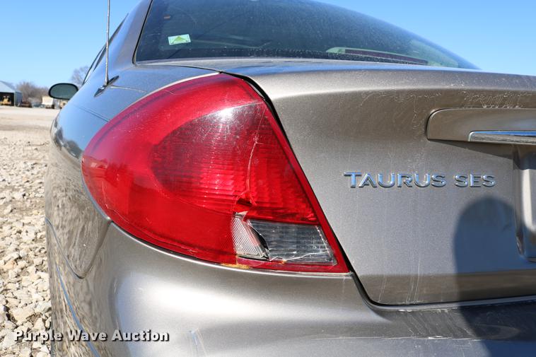 image for item DB6566 2003 Ford Taurus