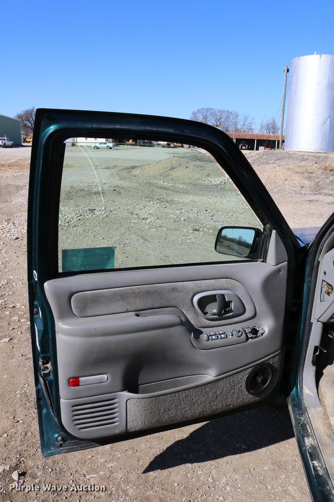 image for item DB6568 1999 Chevrolet Tahoe SUV