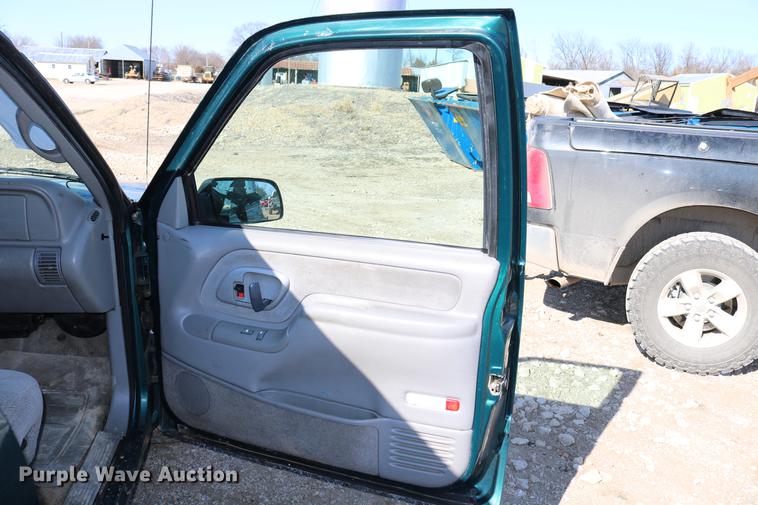 image for item DB6568 1999 Chevrolet Tahoe SUV