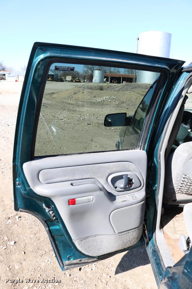 image for item DB6568 1999 Chevrolet Tahoe SUV