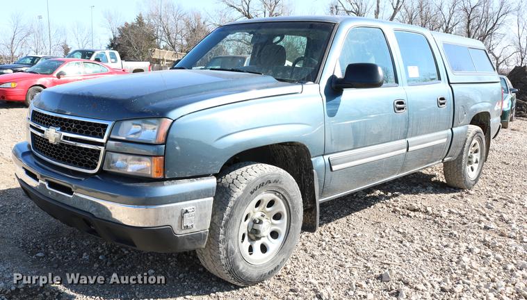 image for item DB6570 2006 Chevrolet Silverado 1500 Crew Cab pickup truck