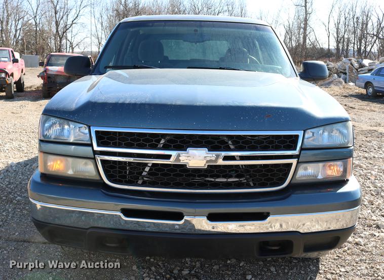 image for item DB6570 2006 Chevrolet Silverado 1500 Crew Cab pickup truck
