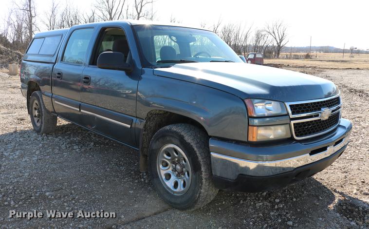 image for item DB6570 2006 Chevrolet Silverado 1500 Crew Cab pickup truck