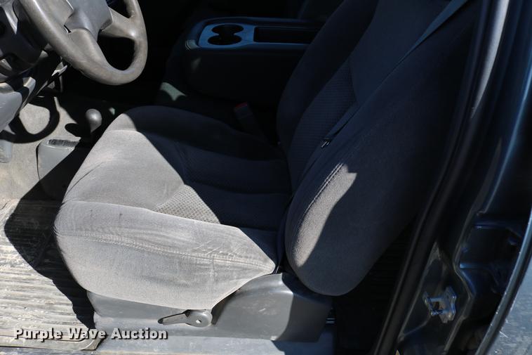 image for item DB6570 2006 Chevrolet Silverado 1500 Crew Cab pickup truck