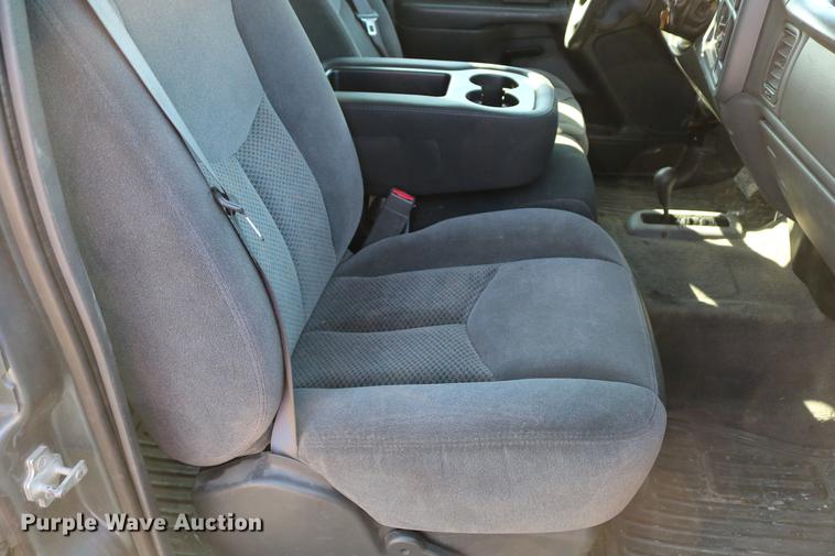 image for item DB6570 2006 Chevrolet Silverado 1500 Crew Cab pickup truck