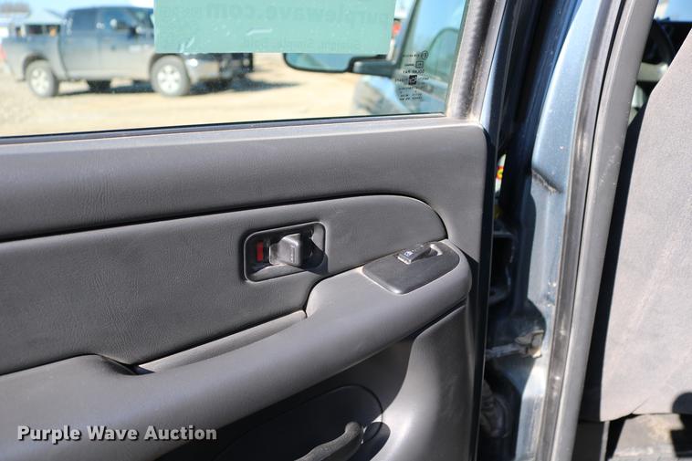 image for item DB6570 2006 Chevrolet Silverado 1500 Crew Cab pickup truck