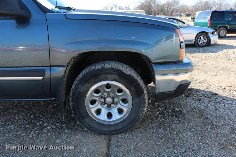 image for item DB6570 2006 Chevrolet Silverado 1500 Crew Cab pickup truck