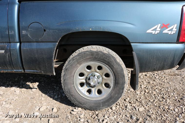 image for item DB6570 2006 Chevrolet Silverado 1500 Crew Cab pickup truck