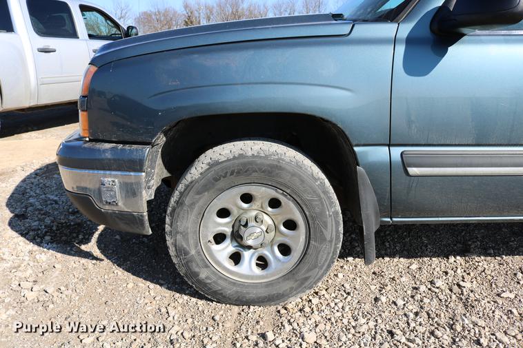 image for item DB6570 2006 Chevrolet Silverado 1500 Crew Cab pickup truck