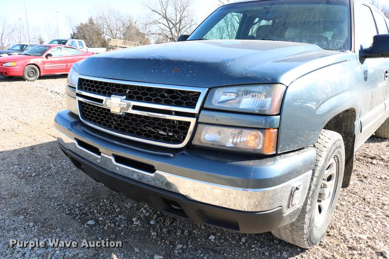 image for item DB6570 2006 Chevrolet Silverado 1500 Crew Cab pickup truck
