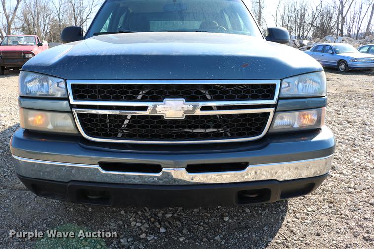 image for item DB6570 2006 Chevrolet Silverado 1500 Crew Cab pickup truck