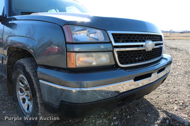 image for item DB6570 2006 Chevrolet Silverado 1500 Crew Cab pickup truck