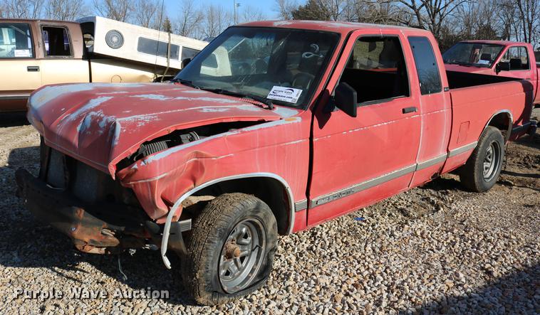 image for item DB6572 1992 GMC Sonoma Club Coupe pickup truck