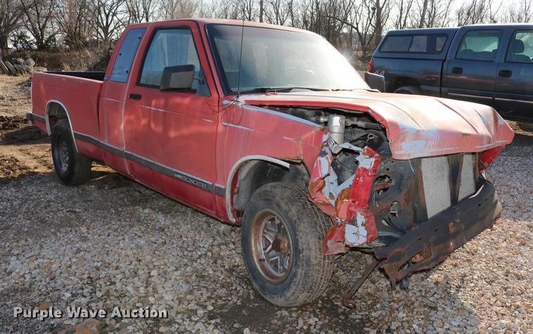 image for item DB6572 1992 GMC Sonoma Club Coupe pickup truck