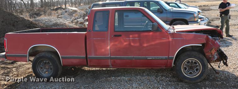 image for item DB6572 1992 GMC Sonoma Club Coupe pickup truck