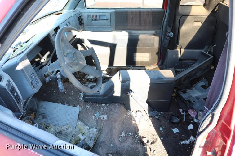 image for item DB6572 1992 GMC Sonoma Club Coupe pickup truck