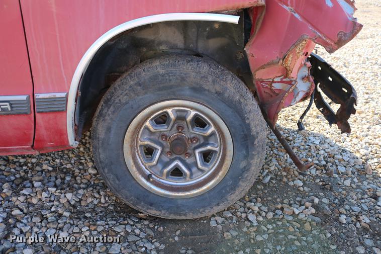 image for item DB6572 1992 GMC Sonoma Club Coupe pickup truck