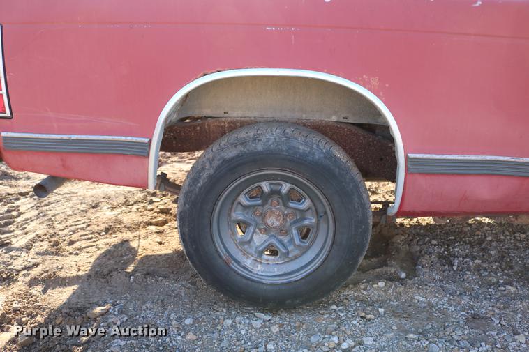 image for item DB6572 1992 GMC Sonoma Club Coupe pickup truck