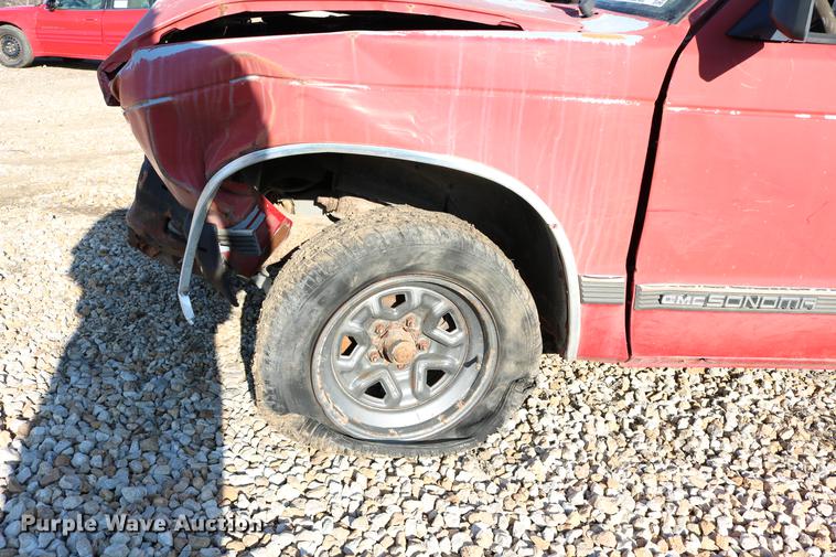 image for item DB6572 1992 GMC Sonoma Club Coupe pickup truck