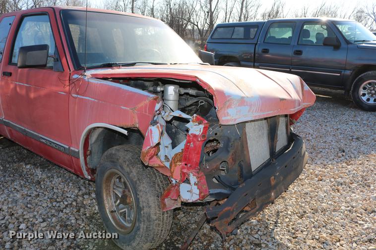 image for item DB6572 1992 GMC Sonoma Club Coupe pickup truck