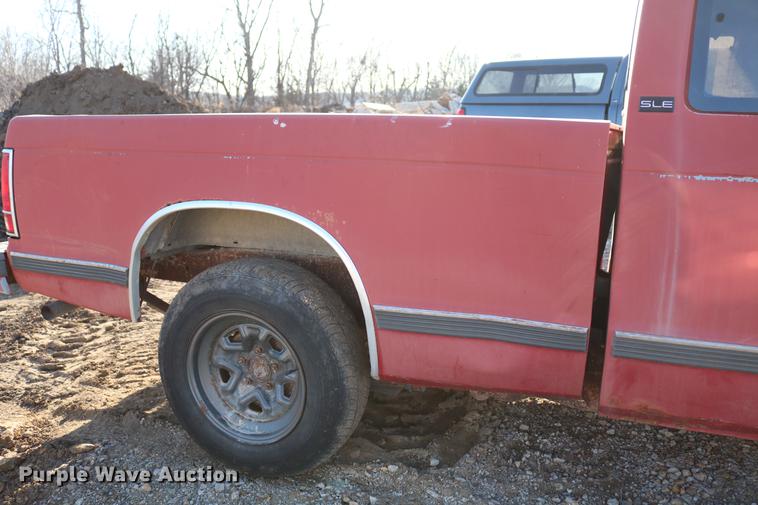 image for item DB6572 1992 GMC Sonoma Club Coupe pickup truck