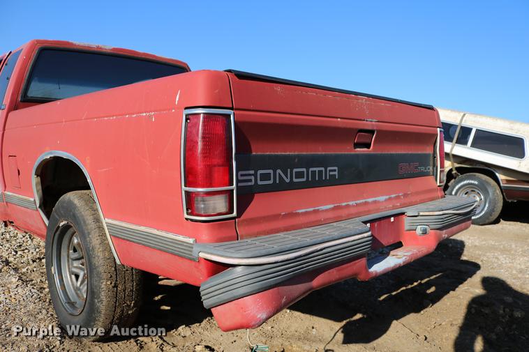 image for item DB6572 1992 GMC Sonoma Club Coupe pickup truck