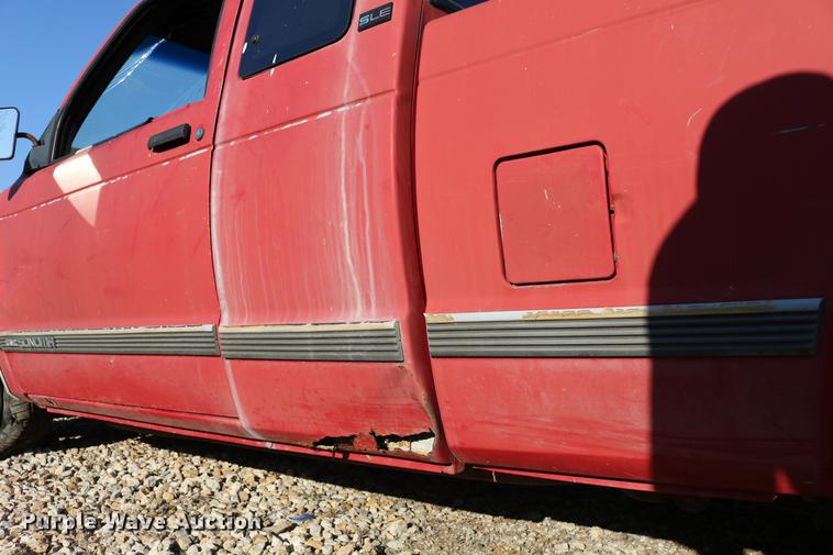 image for item DB6572 1992 GMC Sonoma Club Coupe pickup truck