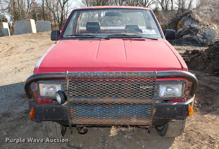 image for item DB6573 1988 Nissan pickup truck