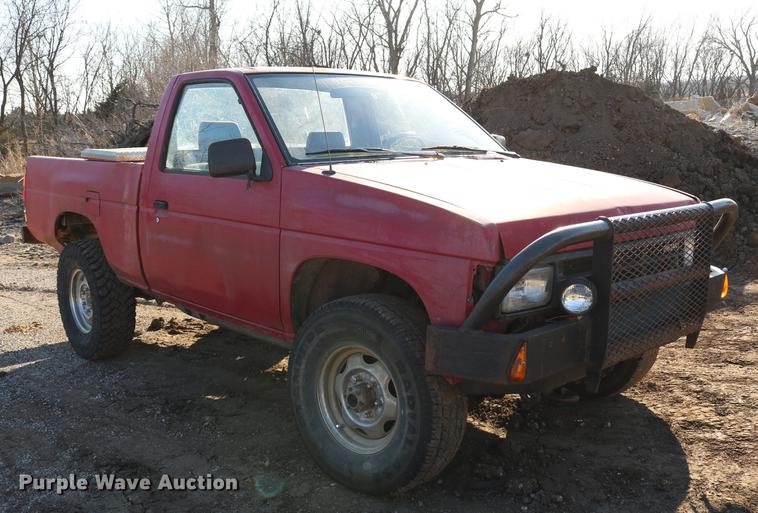 image for item DB6573 1988 Nissan pickup truck