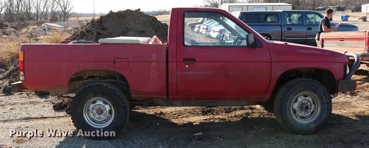 image for item DB6573 1988 Nissan pickup truck