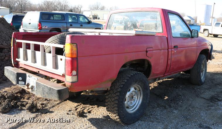 image for item DB6573 1988 Nissan pickup truck