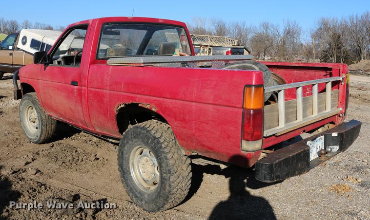 image for item DB6573 1988 Nissan pickup truck