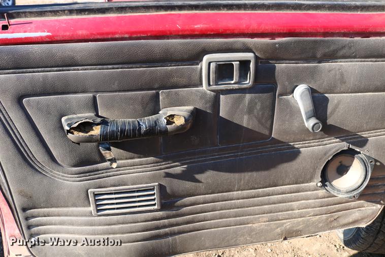 image for item DB6573 1988 Nissan pickup truck